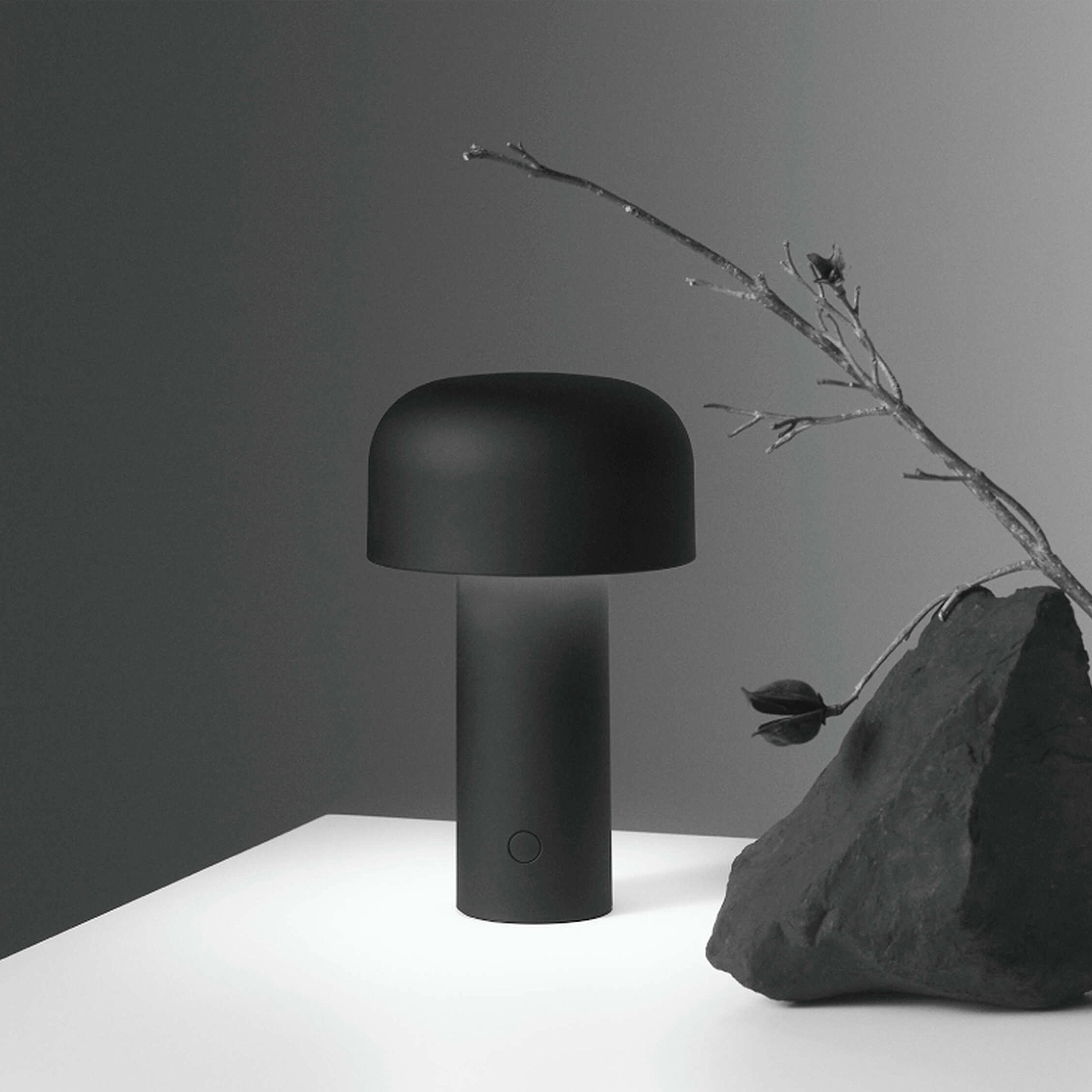 Bellhop-Table_preto-2.jpg