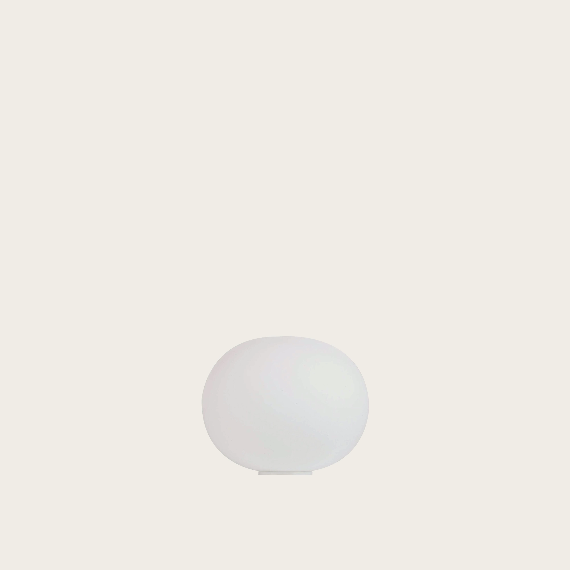 glo-ball-basic-1-table.jpg