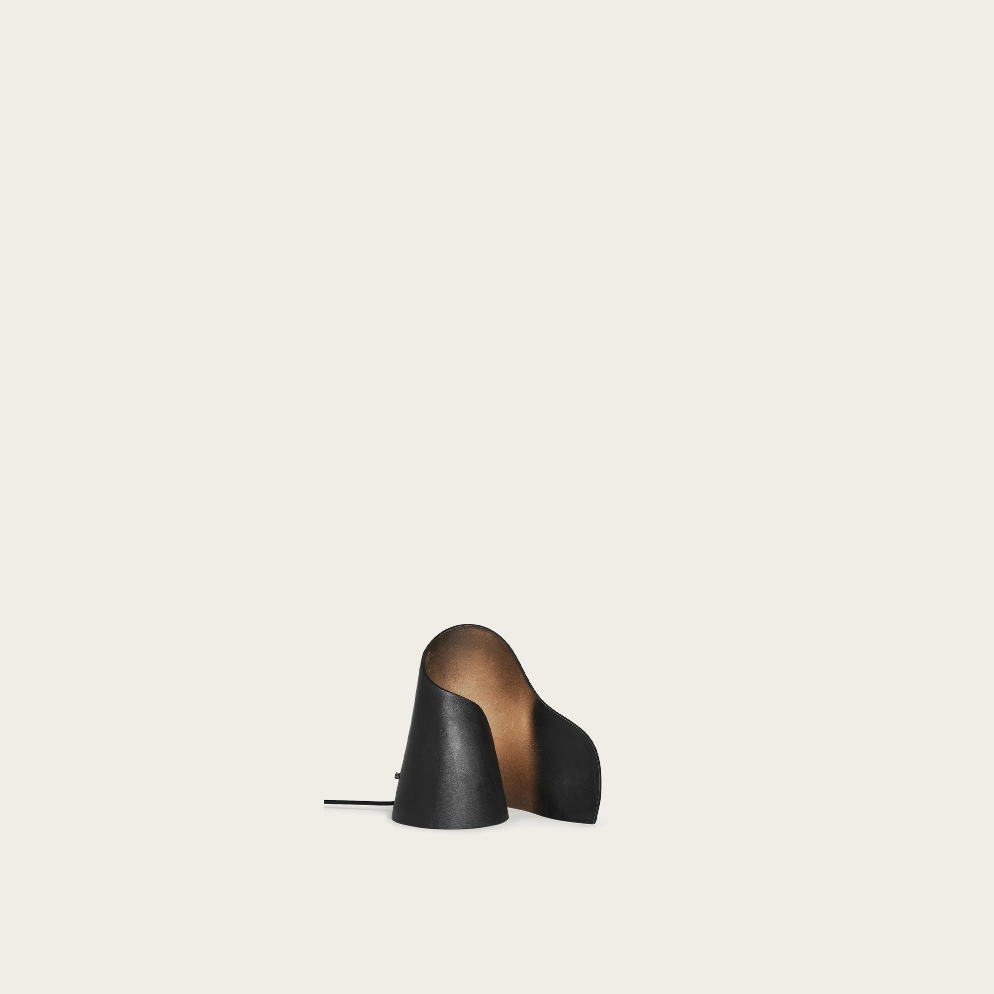 Oyster-Table-Lamp---Black.jpg