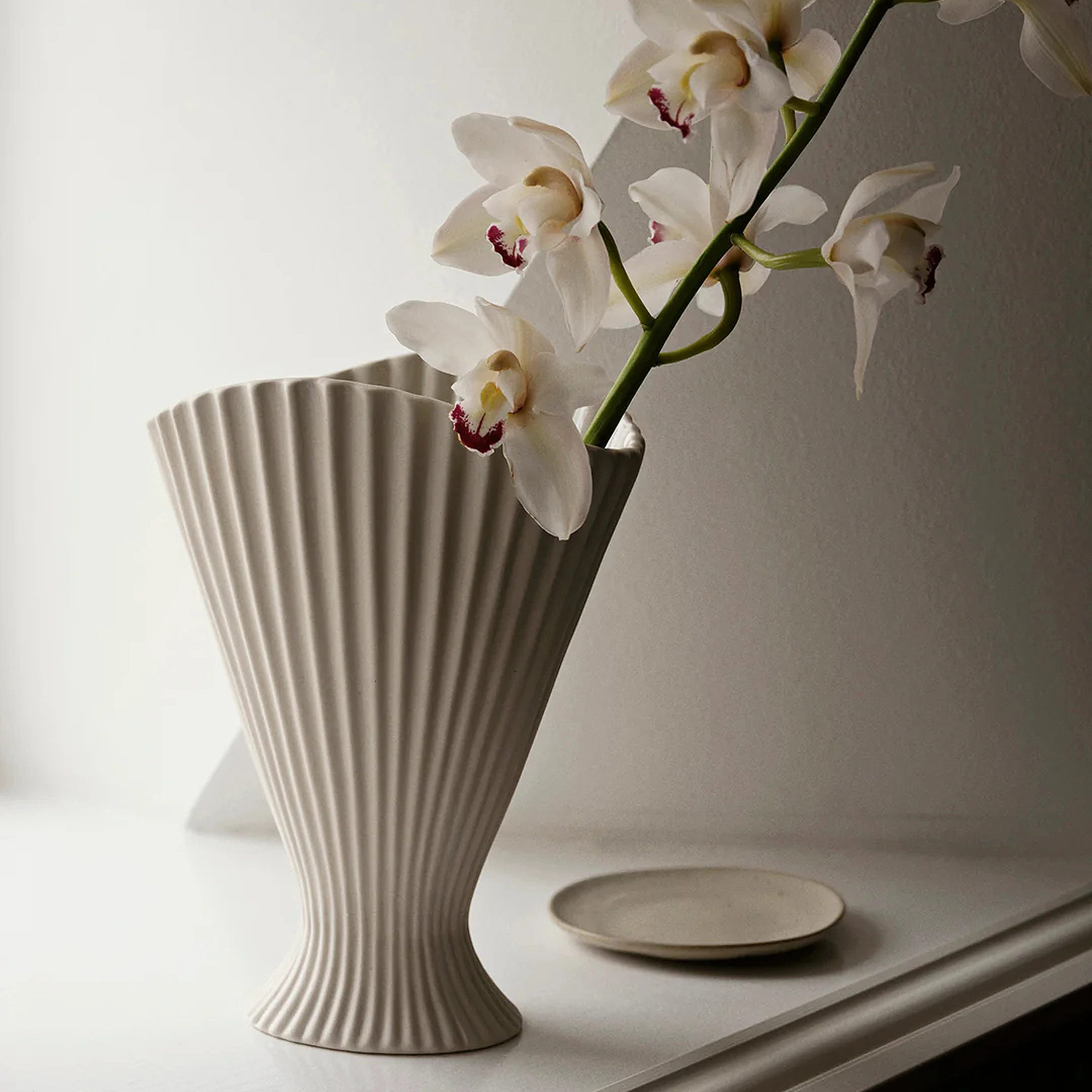 Fountain-Vase---Large---Off-White_1.jpg
