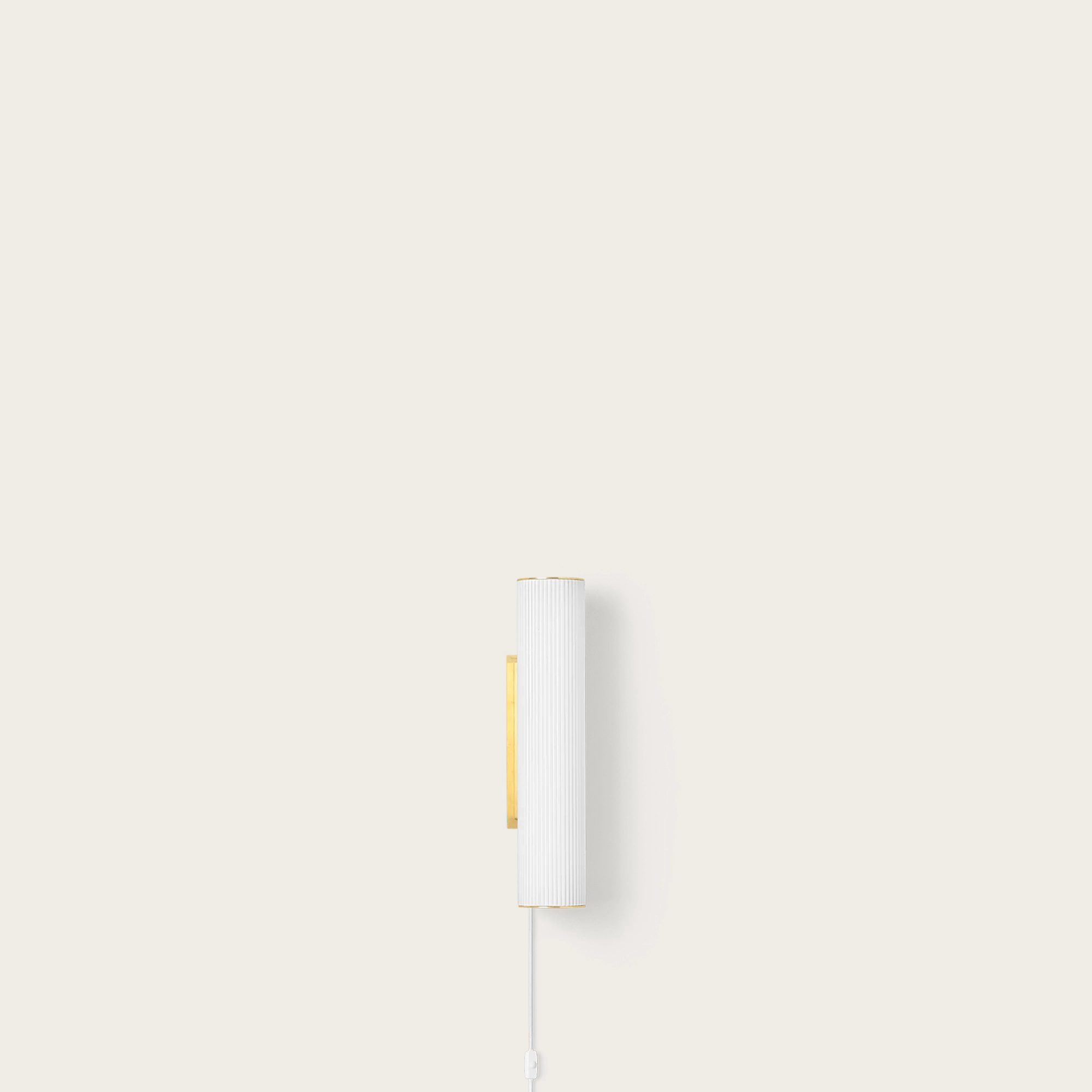 Vuelta-Wall-Lamp-40---White_Brass.jpg