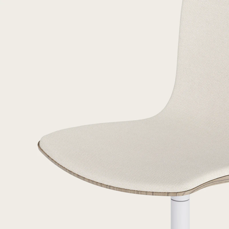 aava02_v68-snow-white_lg00028-walnut_kvadrat-field-0233_pormenor.jpg